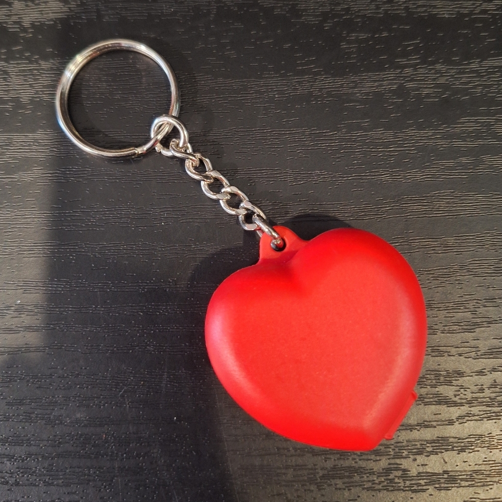 🖤 Free W Bundle ~ Tupperware Red Heart Keychain, Locket, Storage Fob